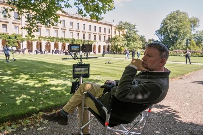 Режиссер Гай Ричи на съемочной площадке